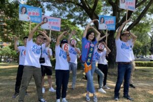 高市議員15選區、128名候選人抽籤 李眉蓁「六六大順」童燕珍「十全十美」