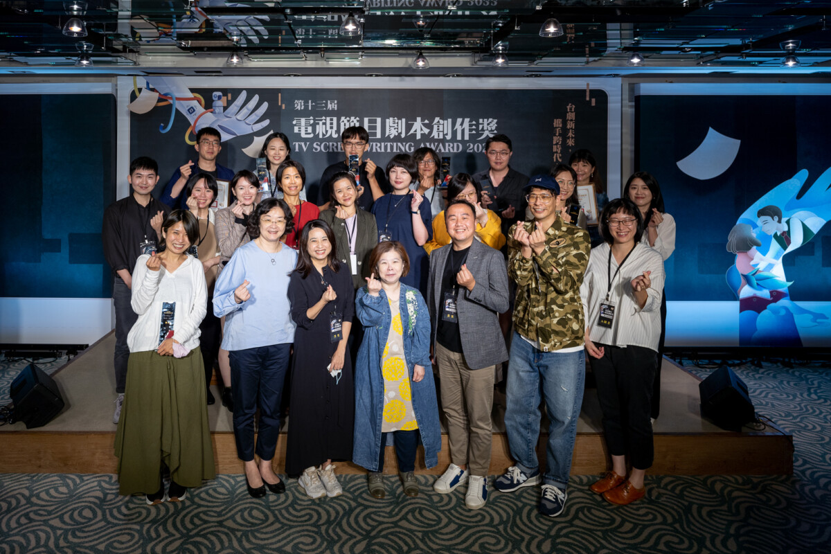 《P’s藝術事務所》、《朝宇宙放送》榮獲第13屆電視節目劇本創作獎「優等獎」分別獲得25萬元、50萬元獎金