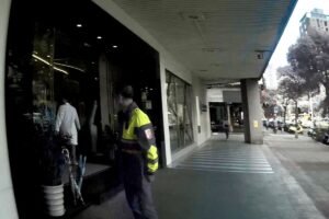 太太臨盆遇塞車！他搖車窗揮手求救　保大警急開道6分鐘到院順產