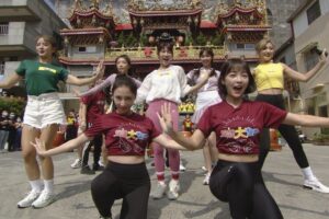 猛男消防員打赤膊現身　女藝人倒地「求救援」