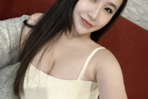 直播主孫孫大秀性感照！暖心不落人後　捐款育幼院做愛心