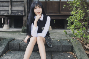 18歲電機斜槓女孩娜恩　「天使臉蛋魔鬼身材」IG擁上萬粉絲