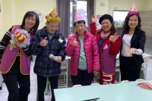 圓緣會一日畫室快閃志工之愛 另類開發老憨兒創藝力