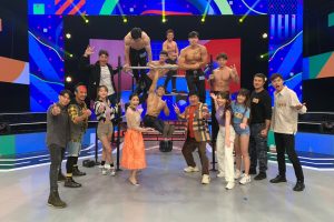 健身猛男化身人體國旗！吳怡霈踩上去嚇壞　滑下來被「火車便當」抱住