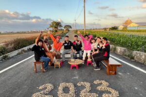 浩翔採花生超拚命！工資老闆只給10元　一聽真相⋯臉都綠了