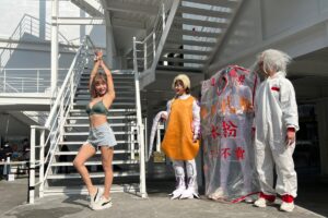 啦啦隊女神巫苡萱「性感擔當」　裹浴巾走秀全場嗨爆　