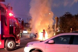 屏東市發生火燒車 軍警消合力協助處理