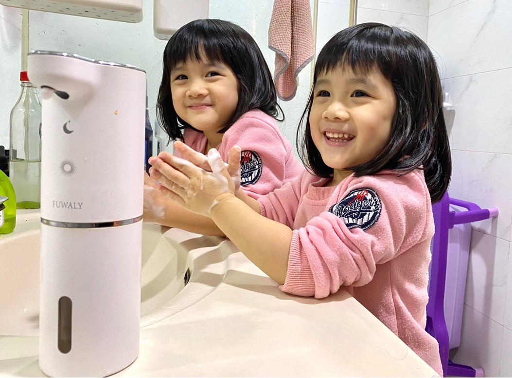 寒冬洗手免怒吼 育兒神物自動變量給皂機募資上市！