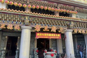 台中水安宮新春擲筊大賽！千人拚搶10萬發財金