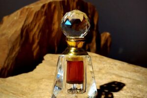 喚醒古老沉香宮廷精粹 劉元馗：珍稀奇楠入生活用品，500年精油為基底