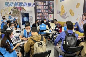 智能販賣機投資熱，「恆鑽」加盟展首日爆排隊人龍