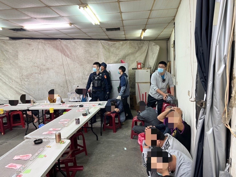 計程車招呼站竟藏身職業賭場 林園警一舉破獲
