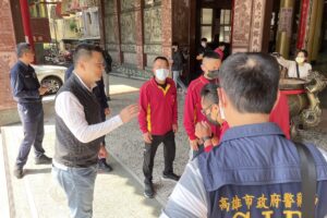 228連假 苓雅警深入人潮聚集場所宣導反詐騙、反毒及防扒竊