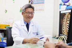 修冷氣慘摔肋骨斷十根，手術隔天能呼吸吃飯？醫：減少併發症與死亡率