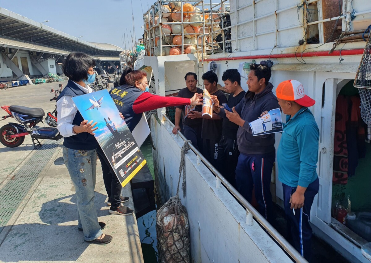 屏東移民署東港宣導逾期停居留外來人口 自行到案協助返國