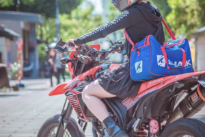 反差萌！德文系正妹E妹熱愛重機　培養專業不當花瓶