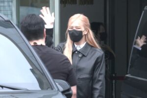 南韓女團BLACKPINK抵高 數百粉絲擠爆機場  陳其邁呼籲多利用大眾運輸