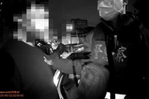出事找媽媽！通緝犯爆假身份要母幫證明　警一眼識破遭逮