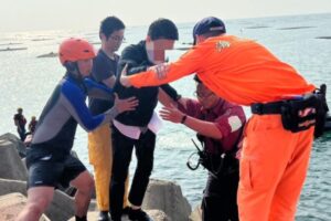 臺南安平觀夕平台民眾疑似輕生 海巡警消出動搜救