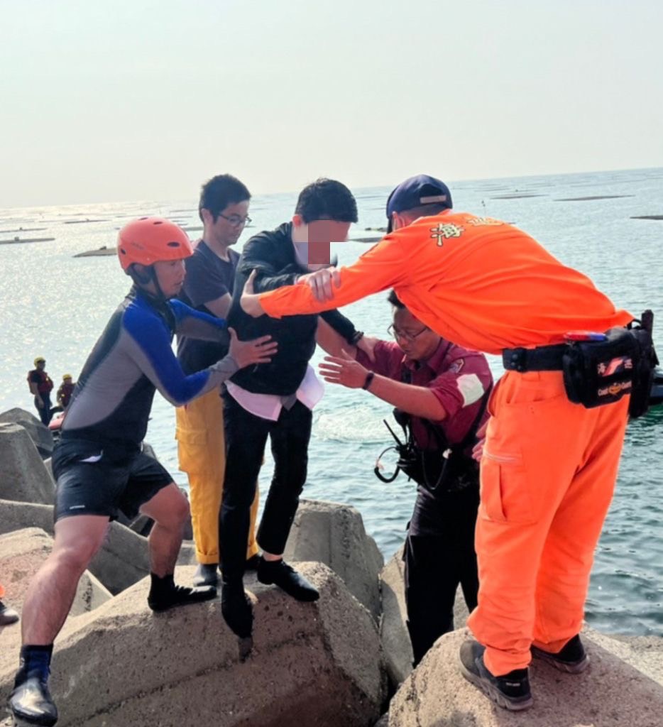 臺南安平觀夕平台民眾疑似輕生 海巡警消出動搜救