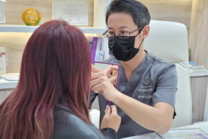 臺北時裝週最美亮點！醫美診所攜手婦女救援基金會 免費提供保養課程