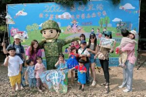 軍事懷舊讓人重視國防  親子互動打水彈 嗨聲震天
