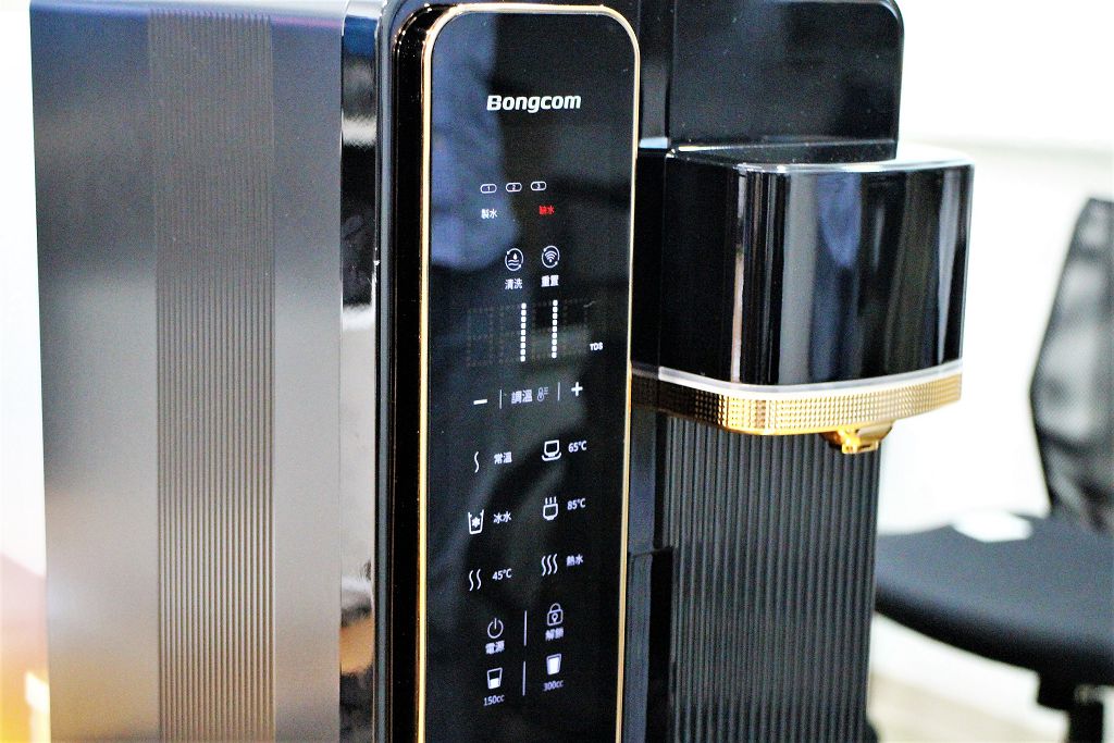 OVO 旗下幫康家電新品 RO 瞬熱飲水機 SR5、永續設計投影機 The Book 亮相