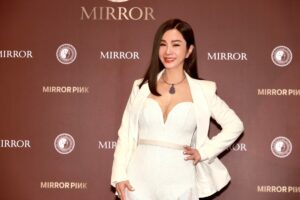 陳美鳳合身透視裝現身珠寶記者會　傳授母親節收禮招數