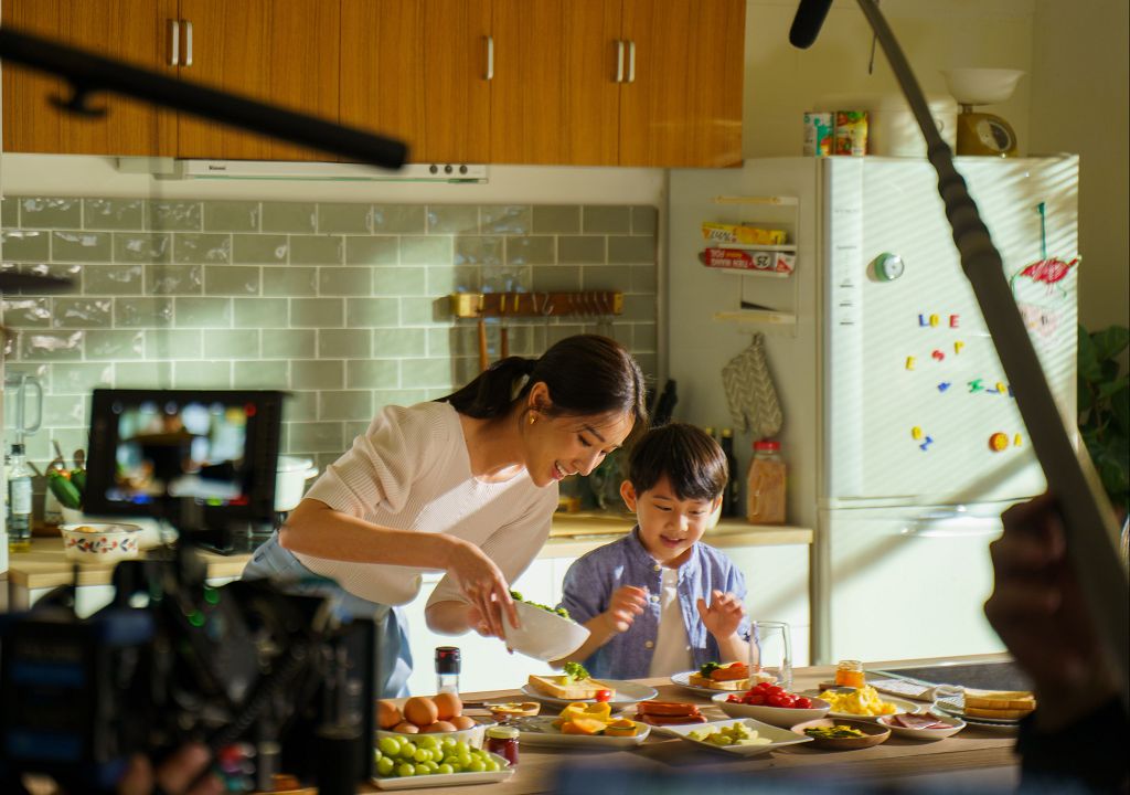 女神隋棠代言福樂一番鮮　廣告花絮大談親子育兒經