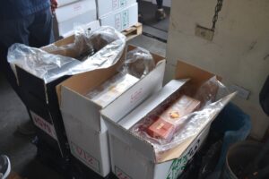 高雄海關緝獲轉口櫃匿藏「紅雙喜」菸品