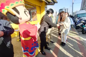 「時來運轉運彩」抽好禮　特斯拉幸運得主交車