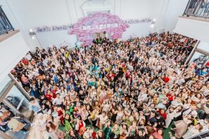 生麗國際集團22週年！業績連年創新高 旺年會席開300桌歡慶