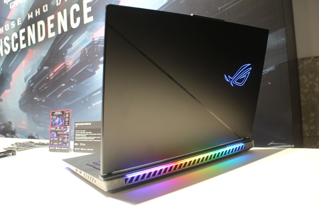 【2024 CES】華碩ROG玩家共和國多款電競筆電、手機與周邊齊登場