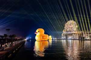 高雄冬季遊樂園吸引60萬人　超萌黃小鴨成焦點