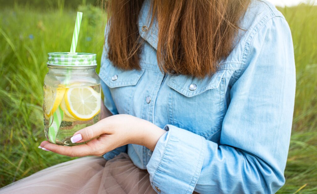 蜂蜜檸檬水好喝又天然,女生超愛。圖/123RF圖庫