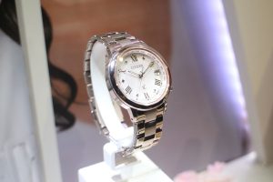 Hebe 田馥甄再代言 CITIZEN 精品女錶　新款登場以紅金色系配色迎龍年