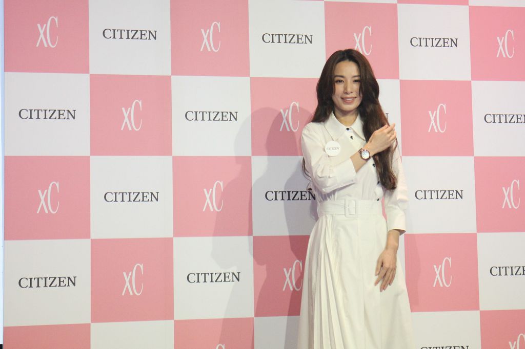 Hebe 田馥甄再代言 CITIZEN 精品女錶　新款登場以紅金色系配色迎龍年