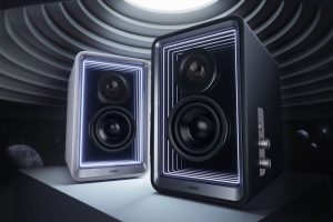 支援 65W 快充、聲光美學再定義　EDIFIER QR65 桌面藍牙揚聲器台灣開賣