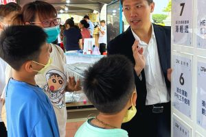 台南「土城仔香」遶境展開 達特世結緣口罩守護信眾健康