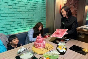 連續三年網路聲量雙冠 火鍋一哥肉多多插旗香港、新加坡