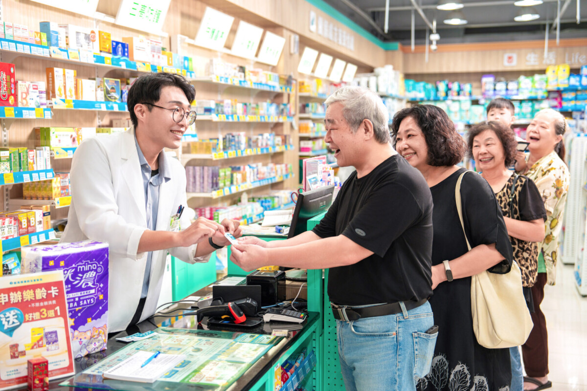 新高橋藥局推「樂齡卡」55歲以上免費申辦 首月保健品7折 免費健康檢查