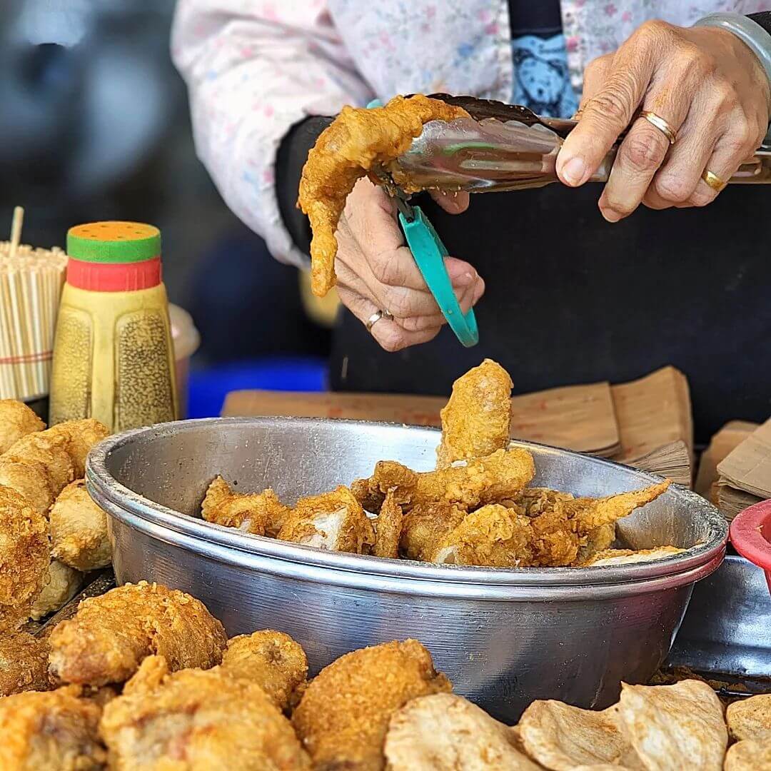東港美食|華僑市場|阿田現炸香雞翅