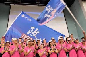 政大EMBA戈壁挑戰賽 企業菁英徒步橫越「戈19誓師大賽」挑戰極限 破框實現