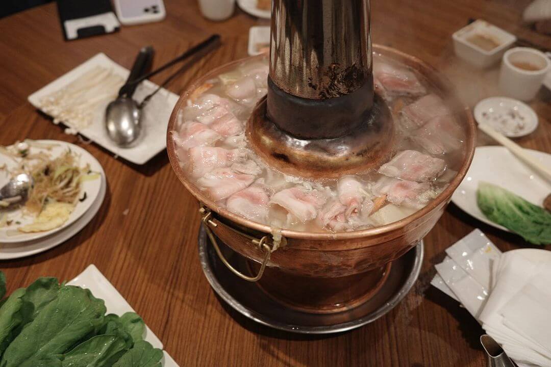 台北美食|一起吃最好吃!高人氣酸菜白肉鍋推薦