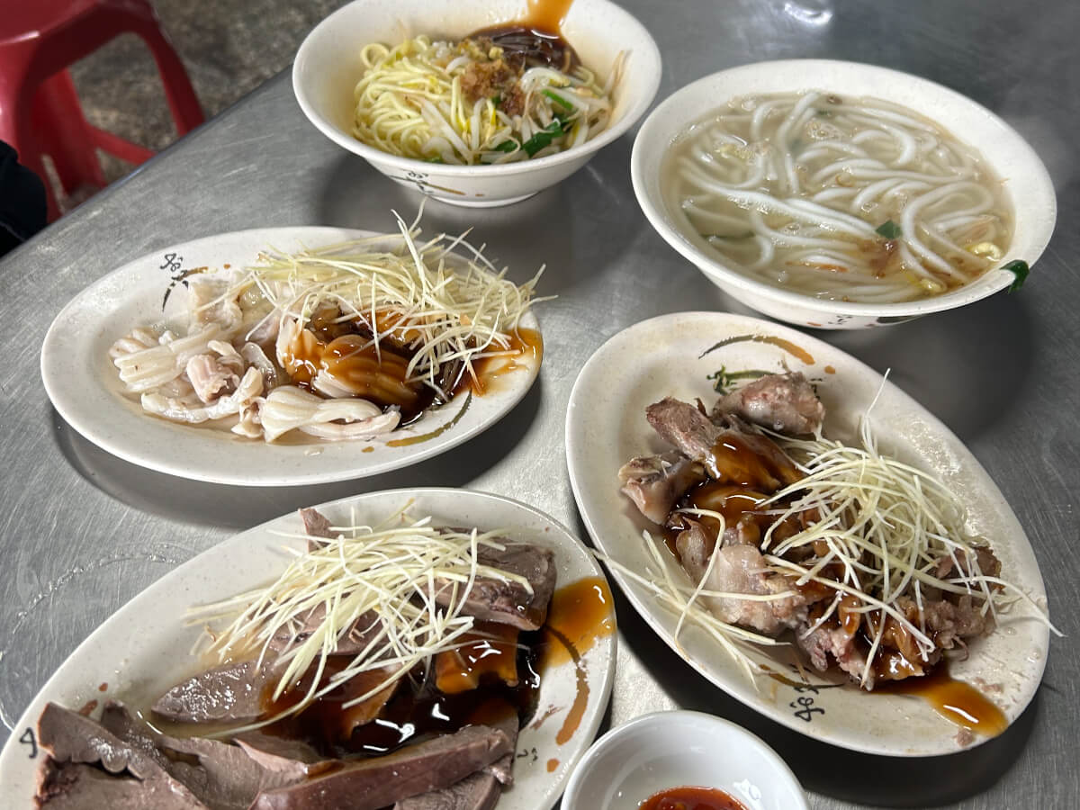 全台美食|盤點全台8間特色美食,超浮誇雞排塞「干貝蝦仁」、麻辣豆花、蛋捲臭豆腐你吃過嗎?