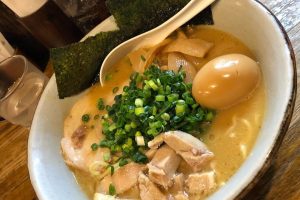 日本美食｜必吃新宿美食推薦TOP6 精選人氣壽司、拉麵、咖哩、義法料理