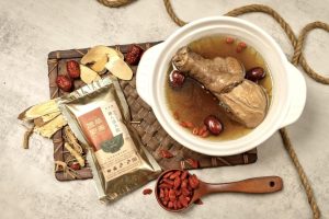 萬華青草巷的百年傳承「德安青草店」延續草本養生智慧