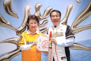 陳允寶泉「辣味太陽餅」登中職開幕戰 盧媽媽力挺在地味