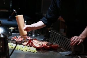 台南無菜單鐵板料理 沈浸式饗宴《食光宴》打造五感美食體驗