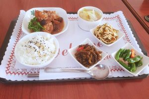 台中東區美食推薦 不限時復古茶館 小火鍋到手搖飲通通滿足